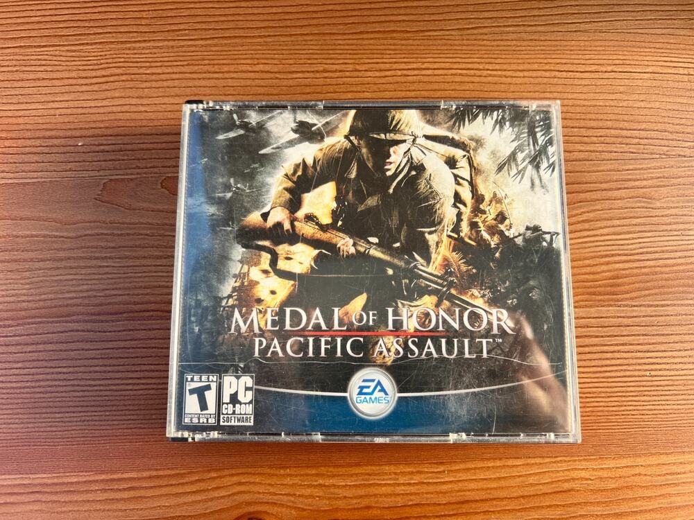 Medal Of Honor Pacific Assault PC CD-ROM 4 Disc Video Game 2004 EA Games